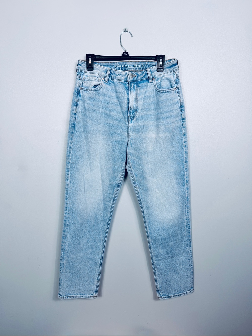 NWT American Eagle light blue strigid real good denim mom jean size 10